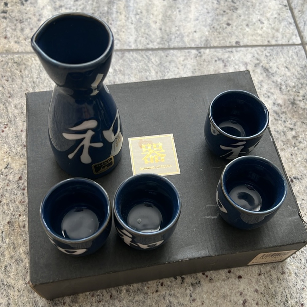 Sunny Sake Set with Blue and White Design made in Japan